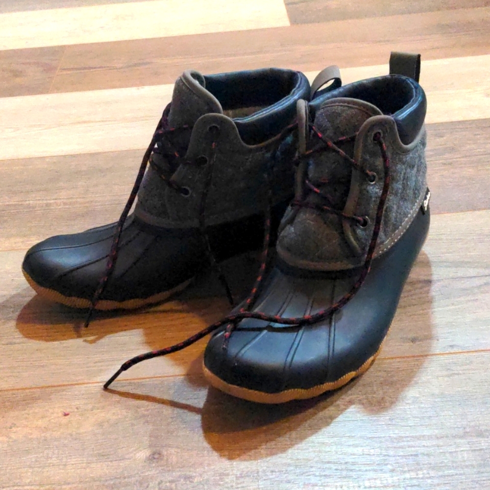 Sketchers duck boots